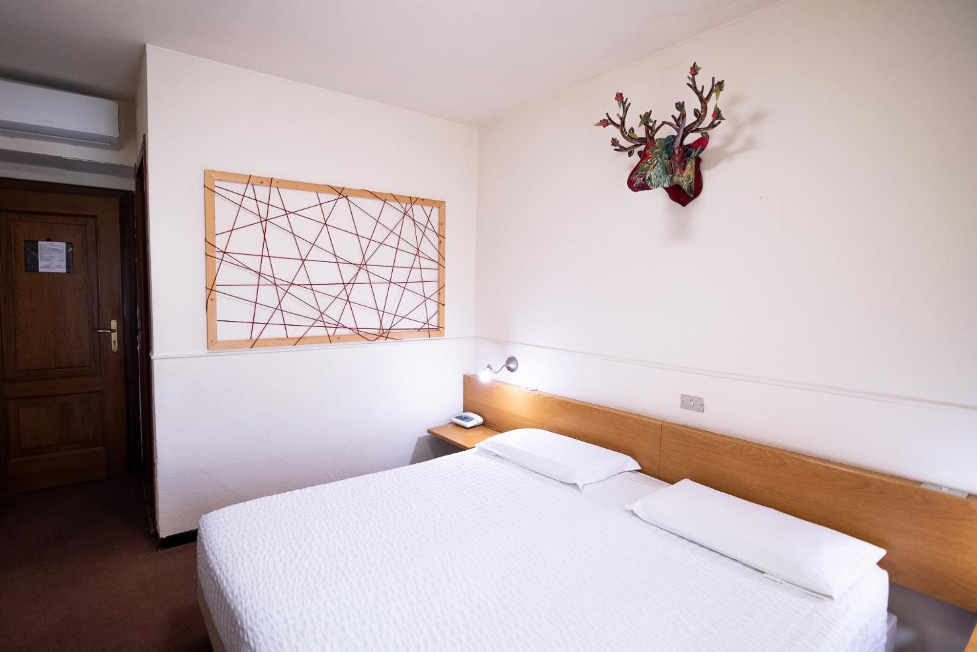 Hotel Rendez Vous Châtillon Esterno foto