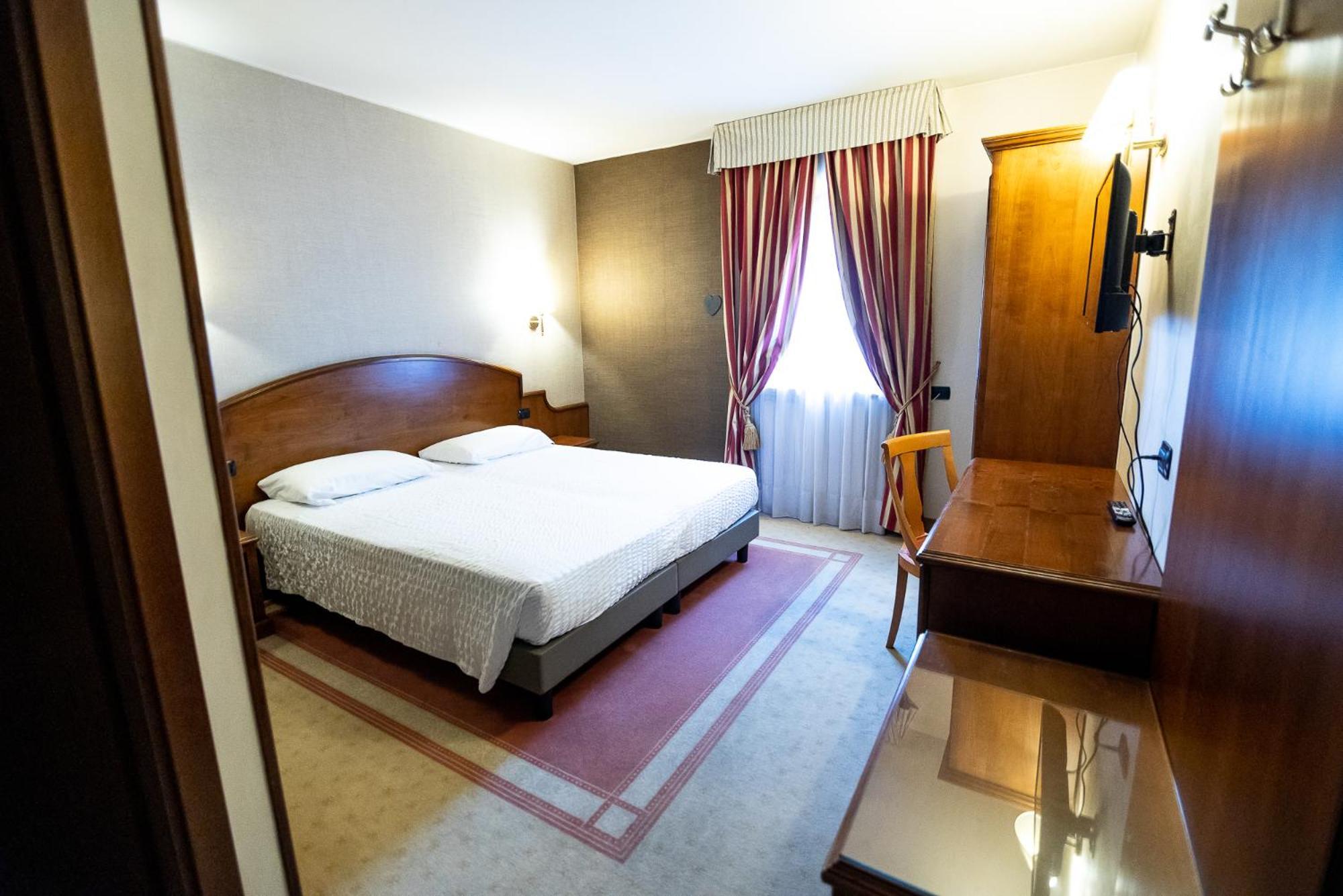 Hotel Rendez Vous Châtillon Esterno foto