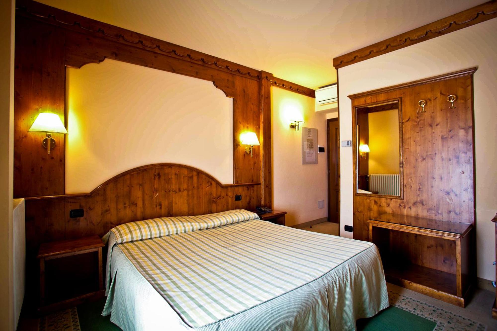 Hotel Rendez Vous Châtillon Esterno foto