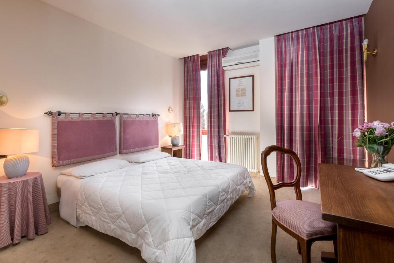 Hotel Rendez Vous Châtillon Esterno foto