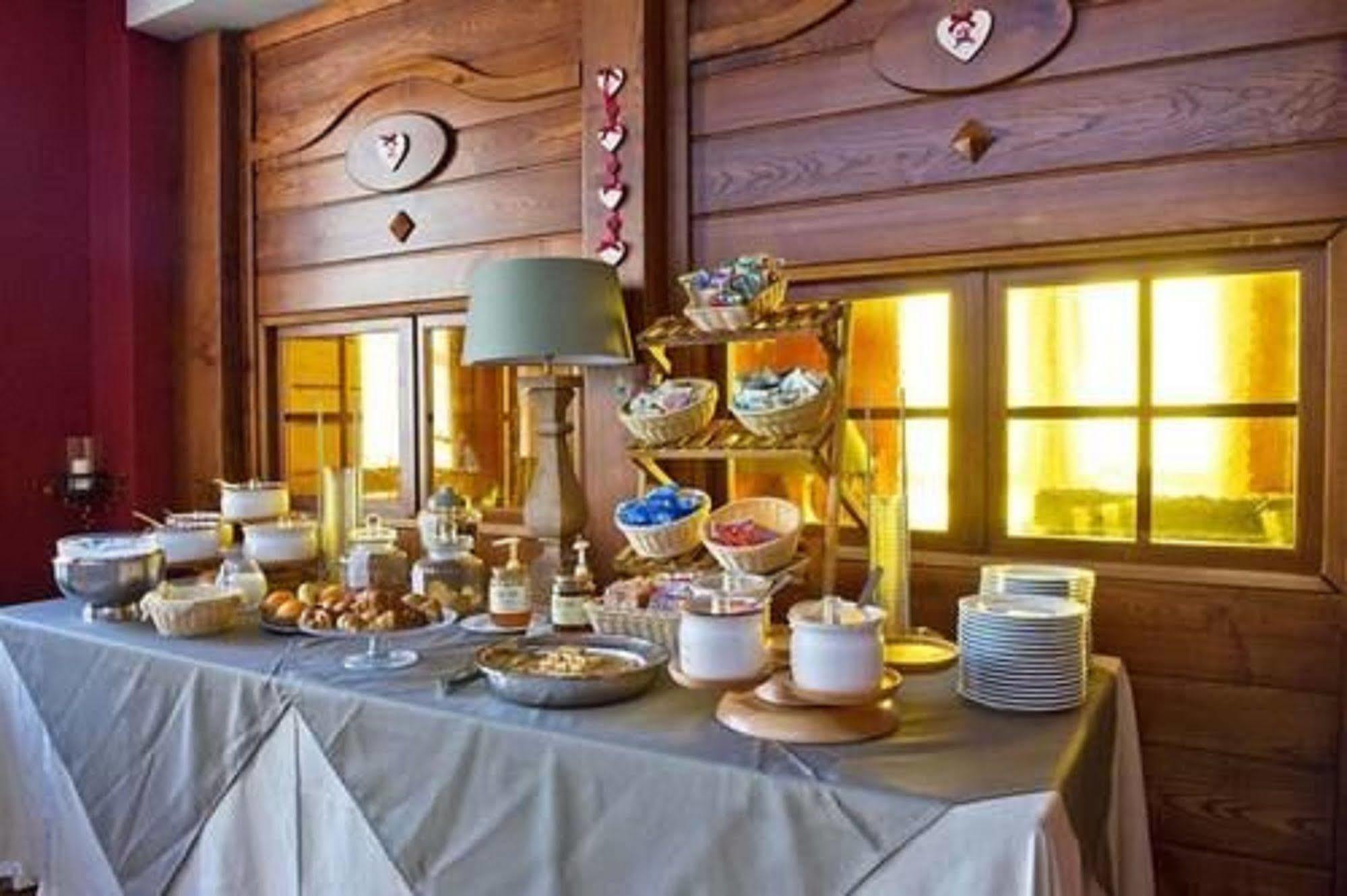 Hotel Rendez Vous Châtillon Esterno foto