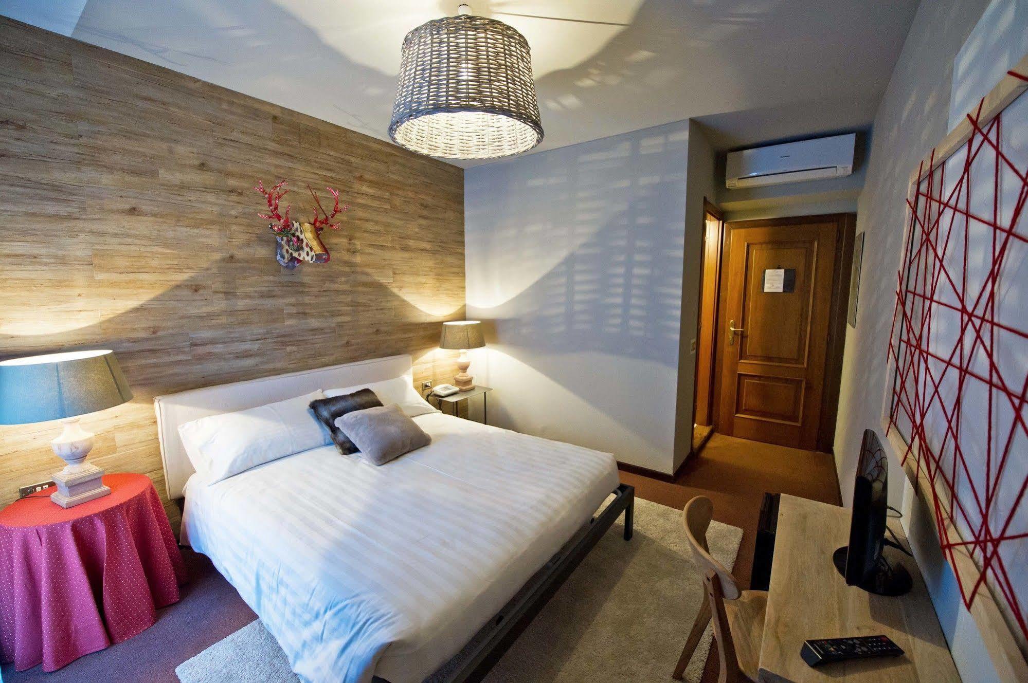 Hotel Rendez Vous Châtillon Esterno foto